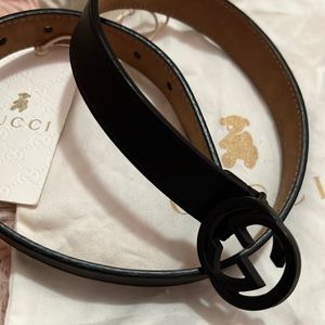 Black gucci baby belt in great condition size S comes with everything